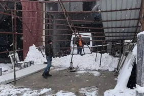 gaziantep-te-kar-nedeniyle-10-is-yerinin-cati-19419234_amp